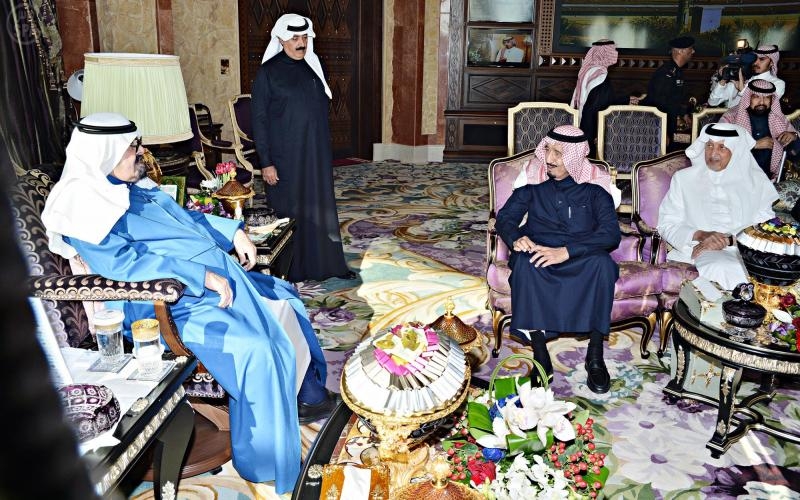 الملك يستقبل ولي العهد و الأمراء ودولة رئيس وزراء لبنان الأسبق