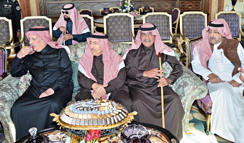 الملك يستقبل ولي العهد و الأمراء ودولة رئيس وزراء لبنان الأسبق