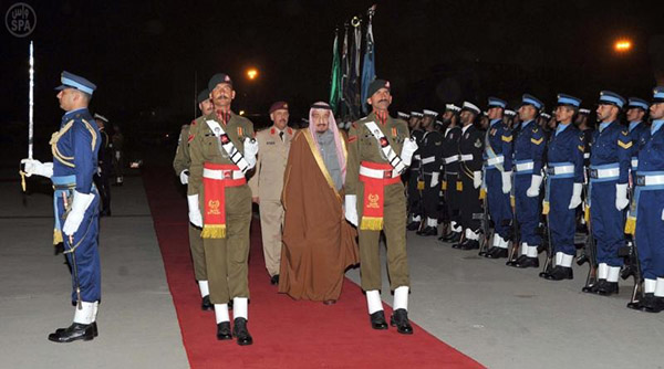 ولي العهد ورئيس جمهورية باكستان يعقدان اجتماعا في القصر الرئاسي