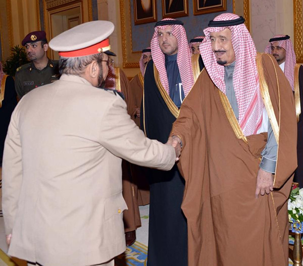 ولي العهد ورئيس جمهورية باكستان يعقدان اجتماعا في القصر الرئاسي