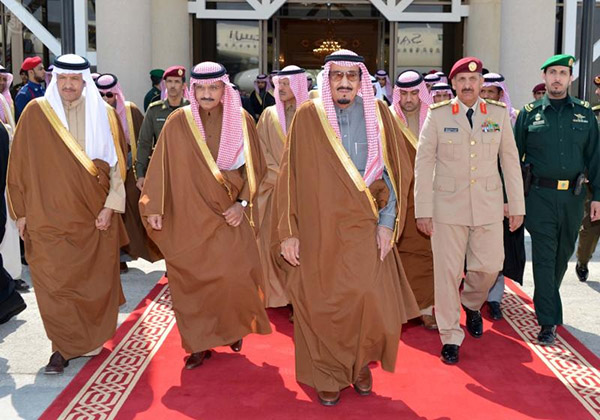 ولي العهد ورئيس جمهورية باكستان يعقدان اجتماعا في القصر الرئاسي