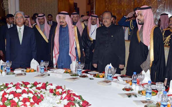 ولي العهد ورئيس جمهورية باكستان يعقدان اجتماعا في القصر الرئاسي