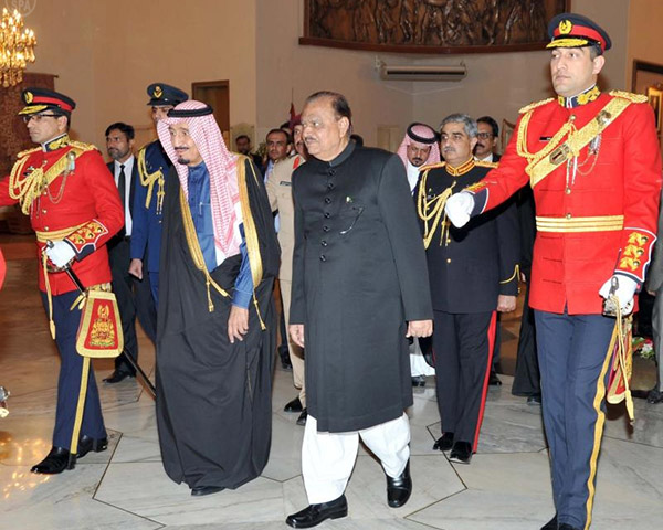 ولي العهد ورئيس جمهورية باكستان يعقدان اجتماعا في القصر الرئاسي