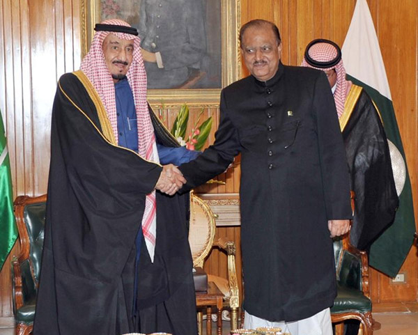 ولي العهد ورئيس جمهورية باكستان يعقدان اجتماعا في القصر الرئاسي