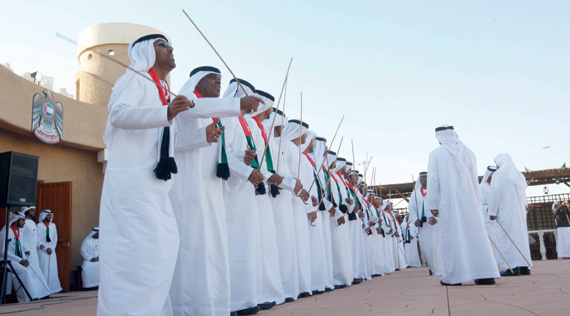 «الرزفة» و«مرحباً الساع» تجذب السعوديين إلى جناح الإمارات