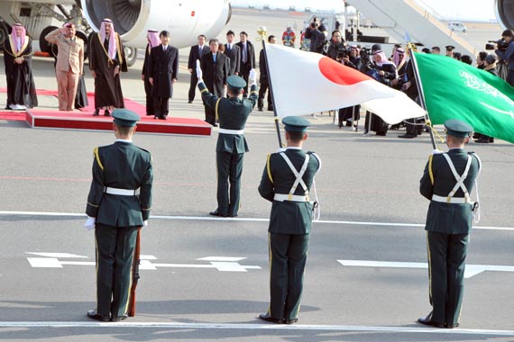 ولي العهد يصل إلى اليابان