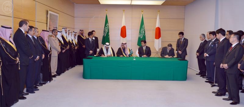 ولي العهد ورئيس الوزراء الياباني يعقدان اجتماعاً في طوكيو