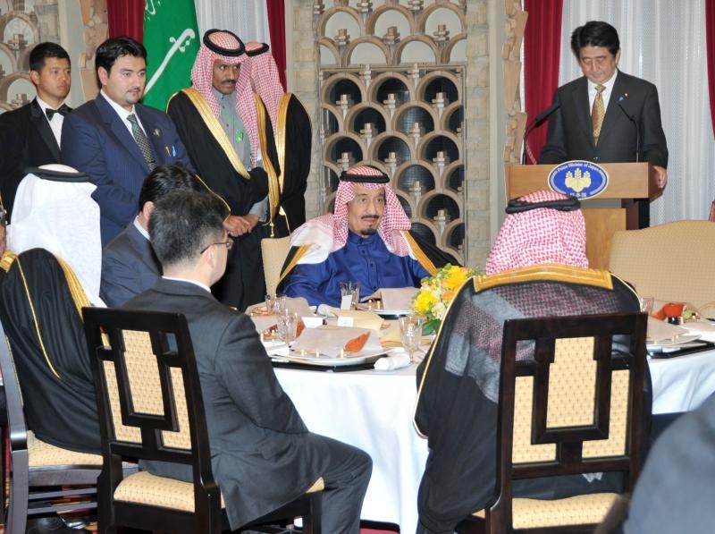 ولي العهد ورئيس الوزراء الياباني يعقدان اجتماعاً في طوكيو