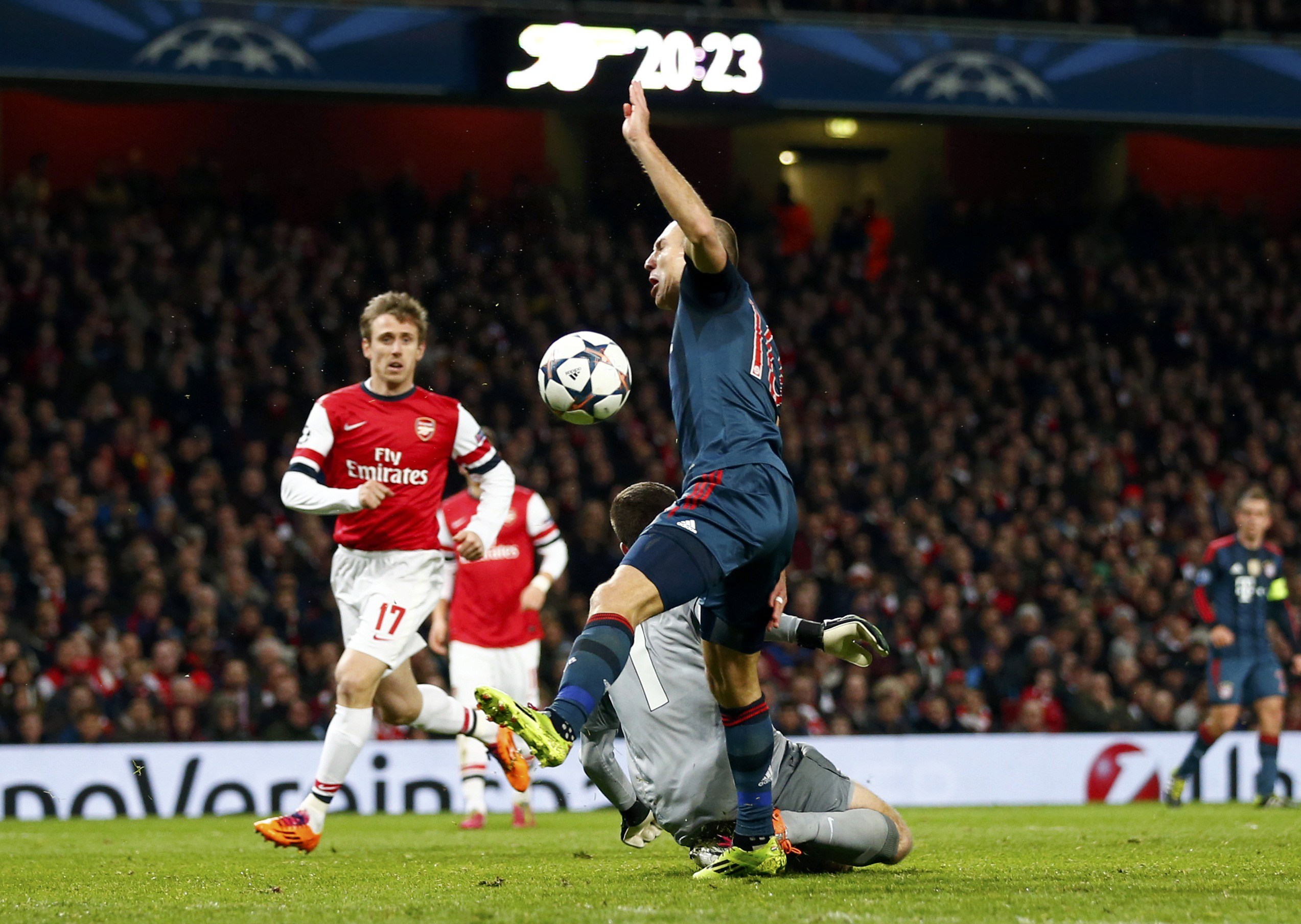 قصة مصورة : خسارة أرسنال وميلان في استمرار لسقوط أصحاب الأرض في أبطال أوروبا