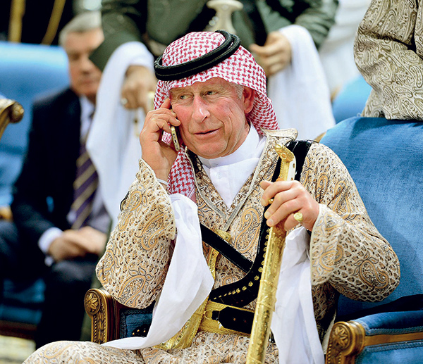 تشارلز «يعرض»