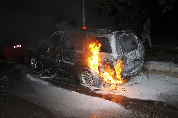مقتل جنديين ومدني في تفجير سيارة ملغومة بالقرب من حاجزا للجيش اللبناني