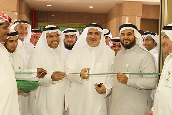 افتتاح المعرض المصاحب للبرنامج الإرشادي للسنة التحضيرية في جامعة الملك عبدالعزيز