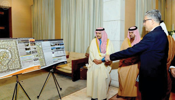 خالد بن بندر يطلع على مشاريع «الإسكان»