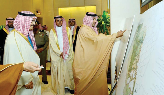 خالد بن بندر يطلع على مشاريع «الإسكان»