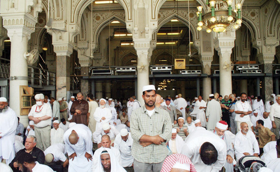 استخدام الدين لتحقيق مطامع سياسية شتت الأمة