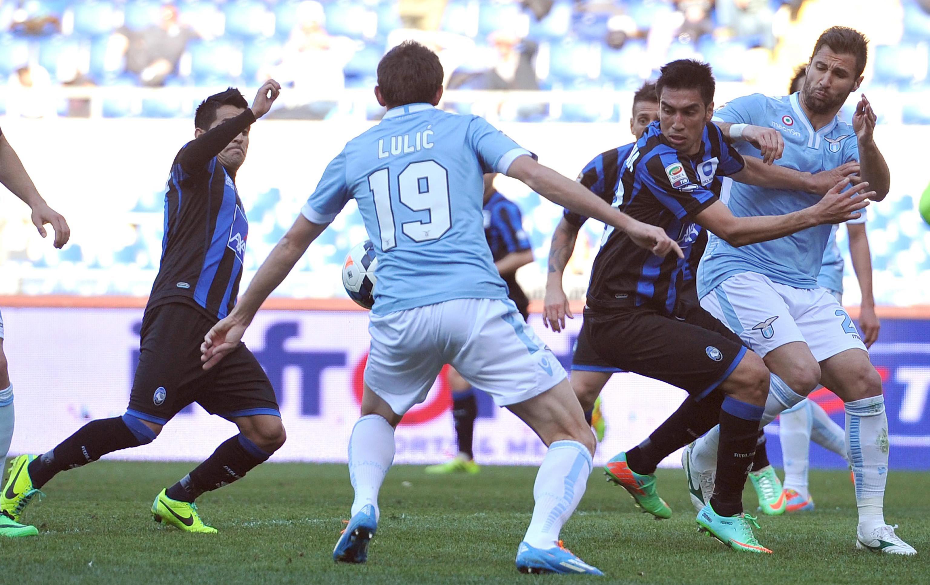 جماهير لاتسيو تقاطع مباراة اتلانتا اعتراضا على رئيس النادي