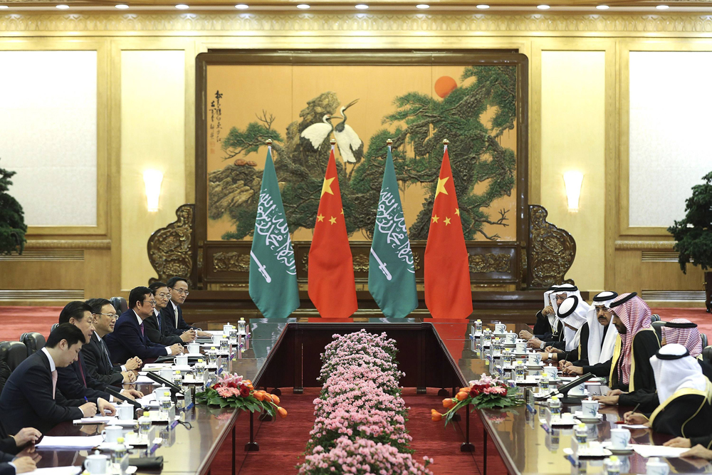 استقبال كبير لولي العهد في بكين واجتماع مع الرئيس الصيني