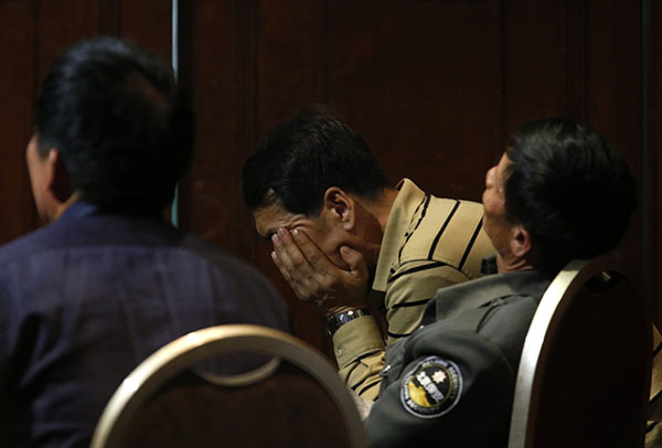 الشرطة الماليزية تفتش منزل قائد الطائرة المفقودة