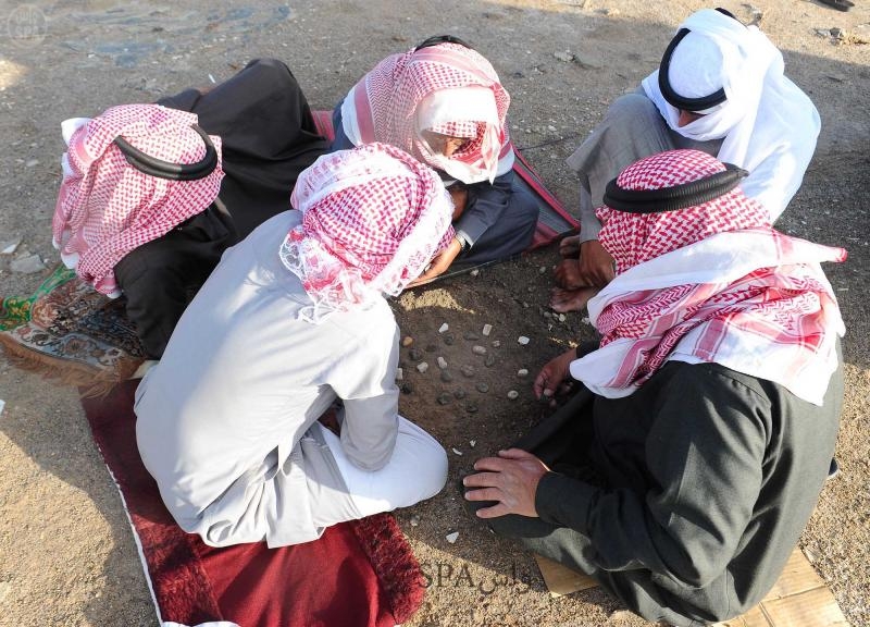 قصة مصورة : لعبة "السيجة" .. شطرنج المسنين في محافظة حقل