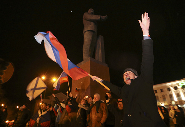 قصة مصورة : أوباما يفرض عقوبات على 11 روسيا وأوكرانيا بعد استفتاء القرم