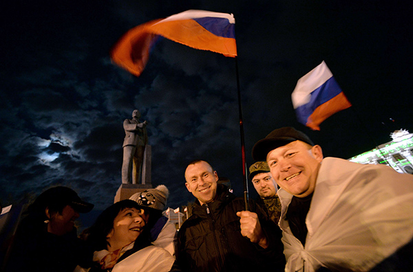 قصة مصورة : أوباما يفرض عقوبات على 11 روسيا وأوكرانيا بعد استفتاء القرم