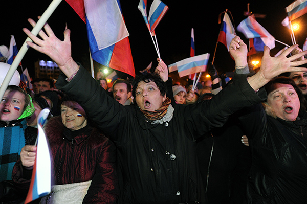 قصة مصورة : أوباما يفرض عقوبات على 11 روسيا وأوكرانيا بعد استفتاء القرم