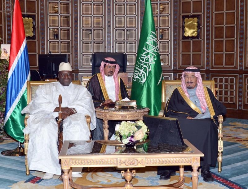 ولي العهد يستقبل رئيس جامبيا ويعقد اجتماعا