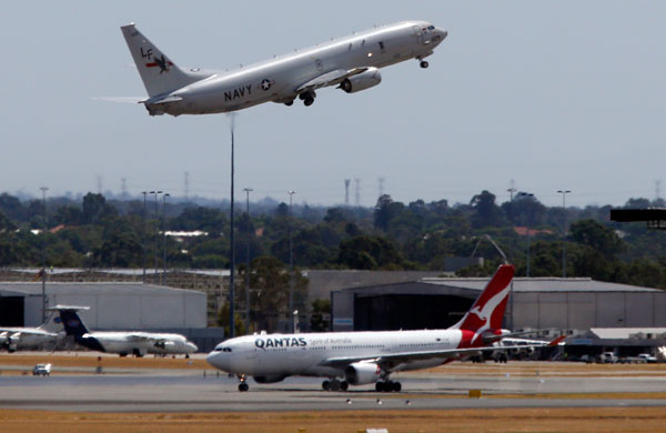 وزير النقل الماليزي : لا توجد تطورات إيجابية في جهود البحث عن الطائرة المفقودة