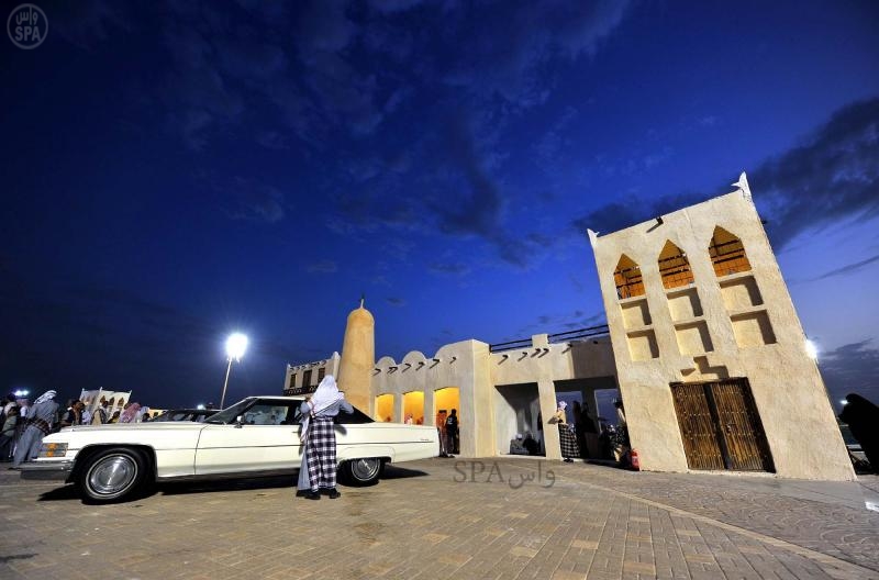 قصة مصورة : مهرجان ساحل الشرقية يبرز قصة كفاح الإنسان وسط أمواج البحر