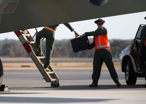 التلفزيون الصيني يعرض صورا لحطام محتمل للطائرة الماليزية المفقودة