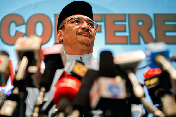 التلفزيون الصيني يعرض صورا لحطام محتمل للطائرة الماليزية المفقودة