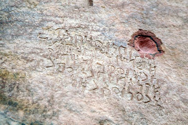 آثار الخريبة .. بين «مقابر الأسود» و«محلب الناقة»