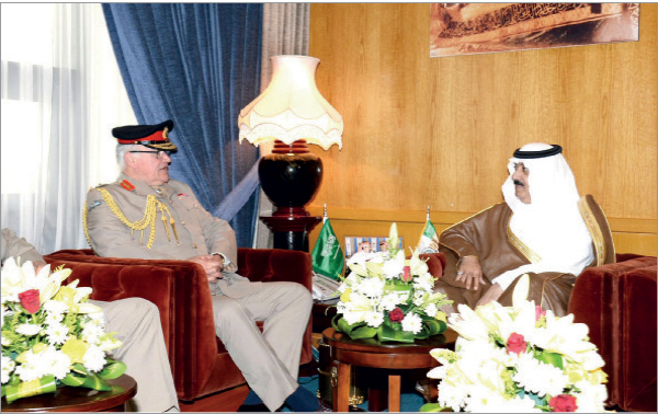 وزير الحرس الوطني يبحث المواضيع المشتركة مع رئيس الأركان البريطاني