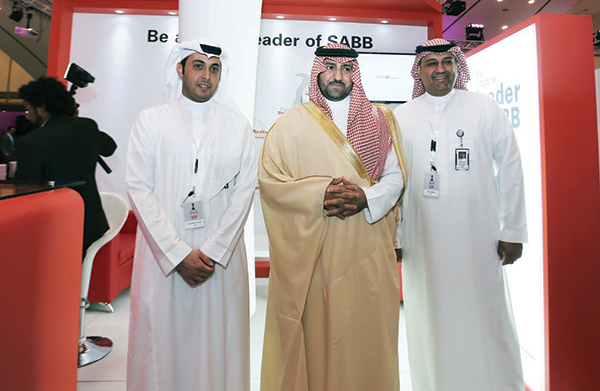 نائب أمير الرياض يكرم «ساب» لجهوده في مجال التوظيف