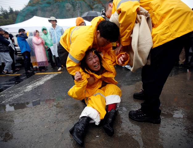 قصة مصورة عدد ضحايا العبارة الكورية الجنوبية الغارقة يرتفع إلى 25 صحيفة الاقتصادية