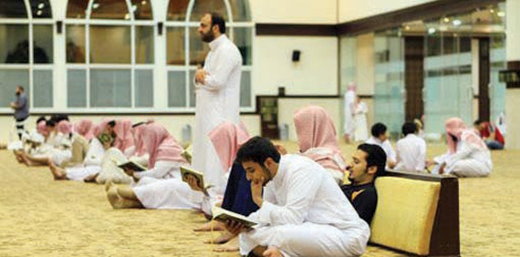 «الشؤون الإسلامية» لـ «أئمة المساجد»: توكيلكم الأجانب للصلاة «من الباطن» مخالف شرعا ونظاما