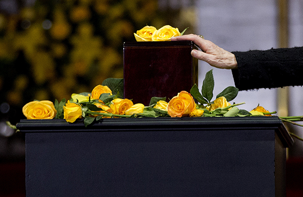 قصة مصورة : الآلاف يودعون جارسيا ماركيز في مكسيكو سيتي