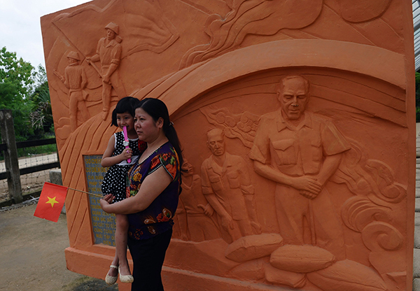 قصة مصورة : فيتنام تحتفل بذكرى انتصارها على الفرنسيين في ديان بيان فو