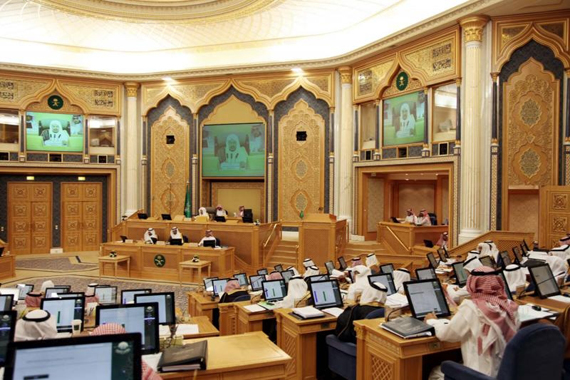 الشورى يدعو لضبط نشاط موزعي المياه ووقف استغلالهم لأوقات انقطاعها