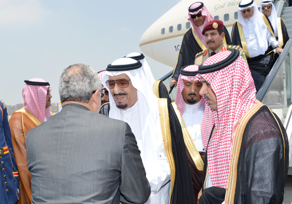 نائب الملك يصل جدة بعد المشاركة في تنصيب الرئيس المصري