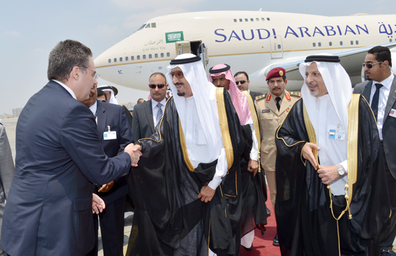 نائب الملك يصل جدة بعد المشاركة في تنصيب الرئيس المصري