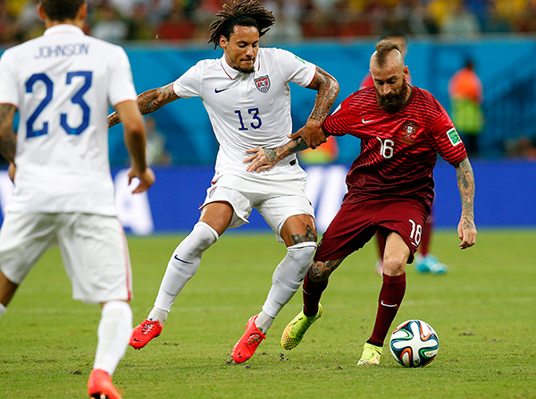 قصة مصورة : هدف برتغالي قاتل يشعل حسابات مجموعة الموت