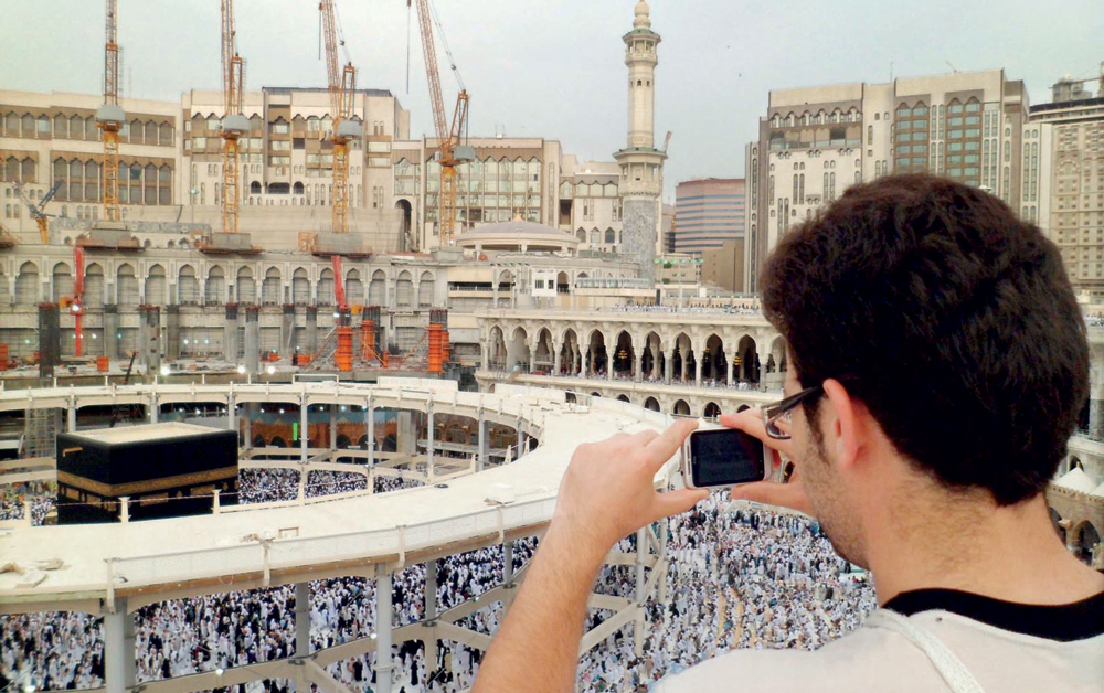 الفوزان: التصوير في الحرم منكر ويجب كسر آلات المصورين  صحيفة 