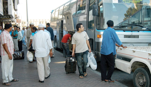 تحالف ملاك الحافلات في «الشرقية»
يرفع أسعار العمرة 35 %