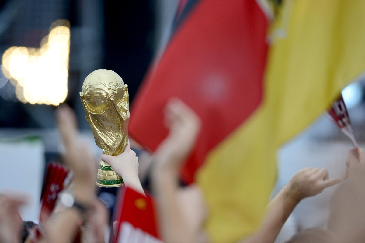 قصة مصورة : الالمان يحتشدون في برلين لاستقبال ابطال العالم