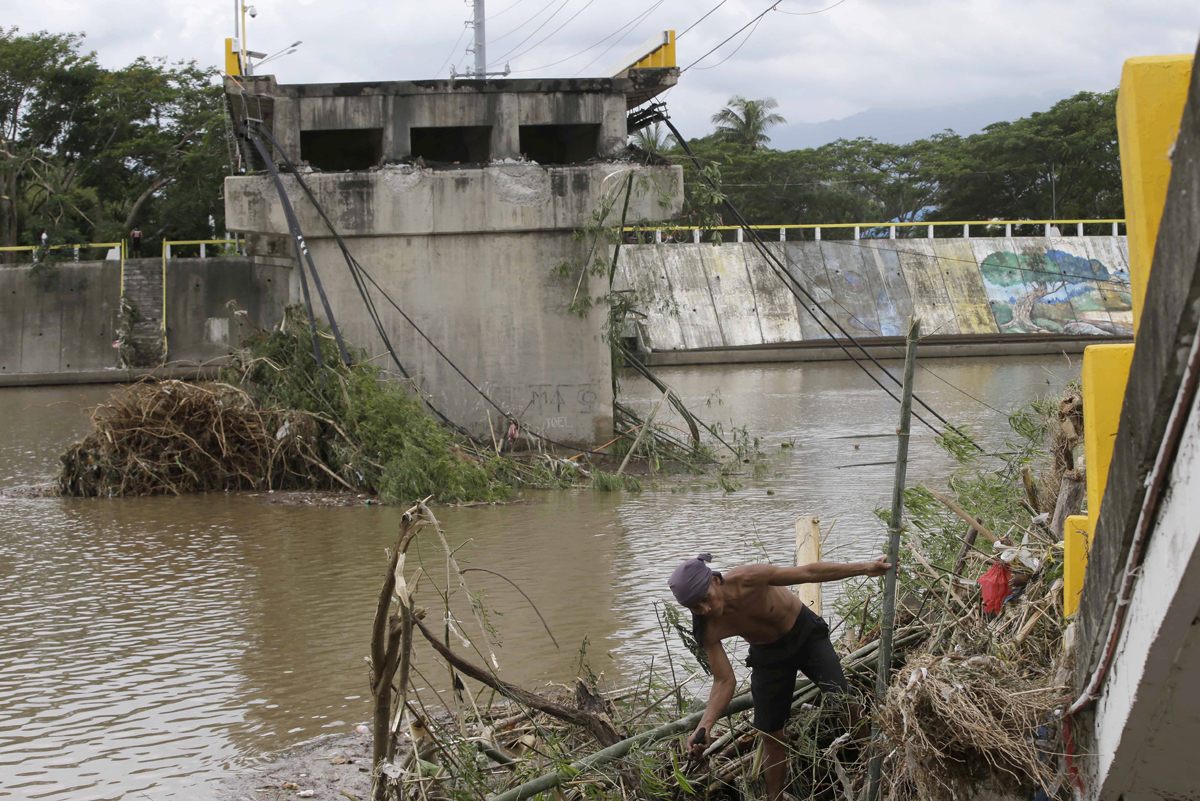 قصة مصورة : اعصار الفلبين يوقع 38 قتيلا