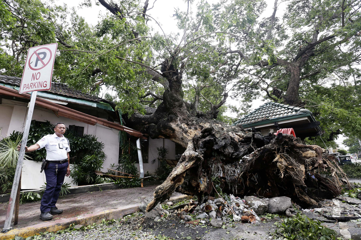 قصة مصورة : اعصار الفلبين يوقع 38 قتيلا
