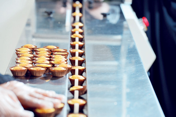 سعوديات ينطلقن من مطابخ منازلهن لدعم مواهبهن التجارية