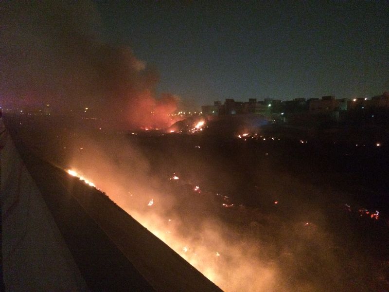 إخماد حريق كبير في وادي حنيفة