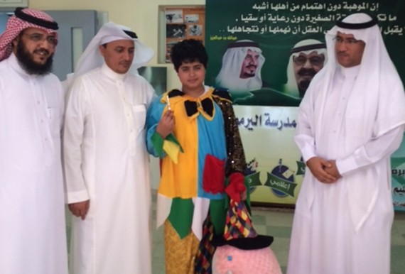 قلم "الشهري" لطالب اليرموك .. لتميزه وتحفيزا لزملاءه